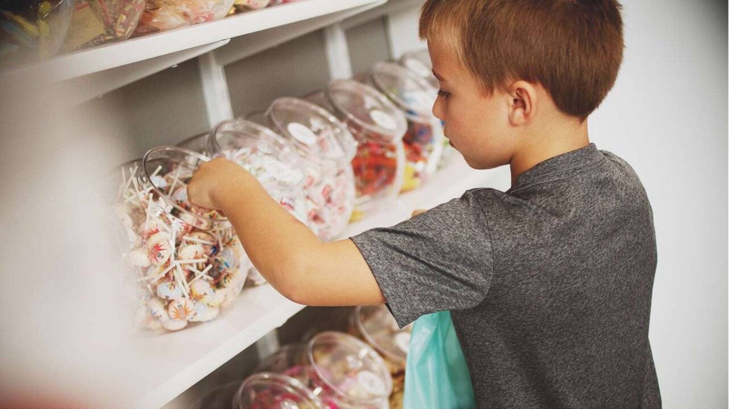 چرا کودک شما دزدی می کند؟