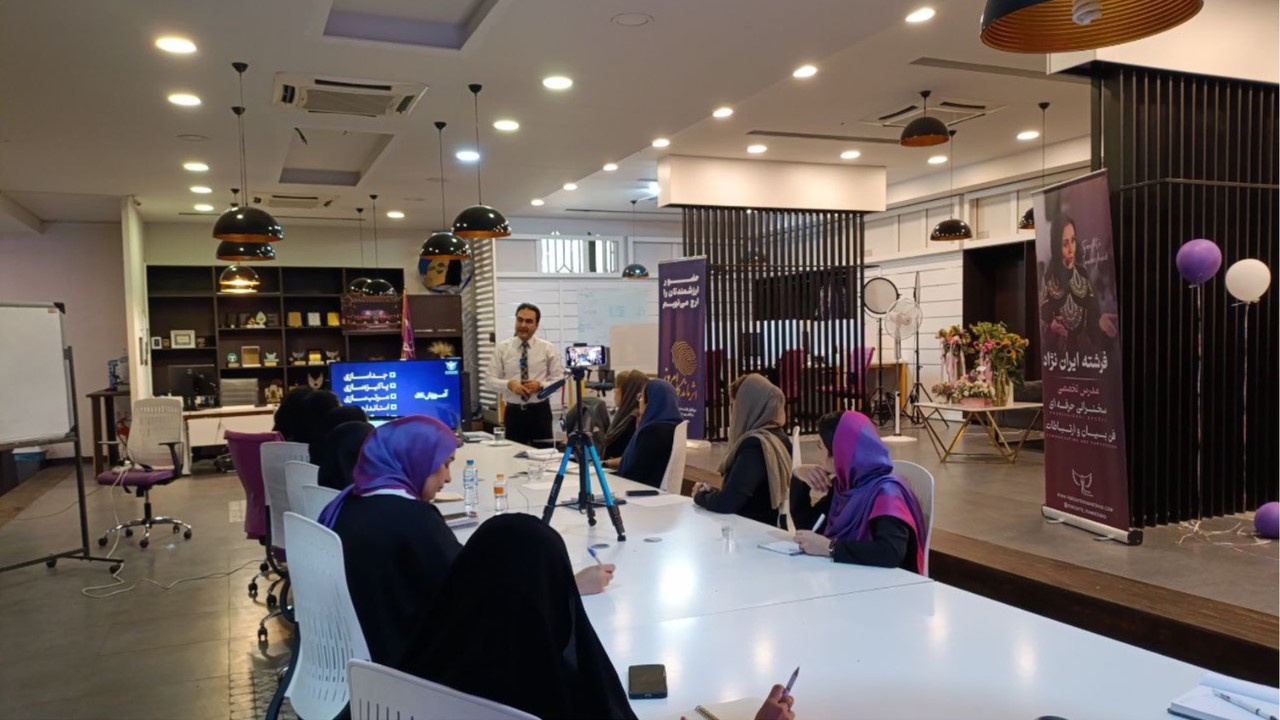 برگزاری کارگاه آموزشی فن بیان استارتاپ فرشته ایران نژاد در مرکز نوآوری ، استعدادیابی و توانمندسازی پرگار