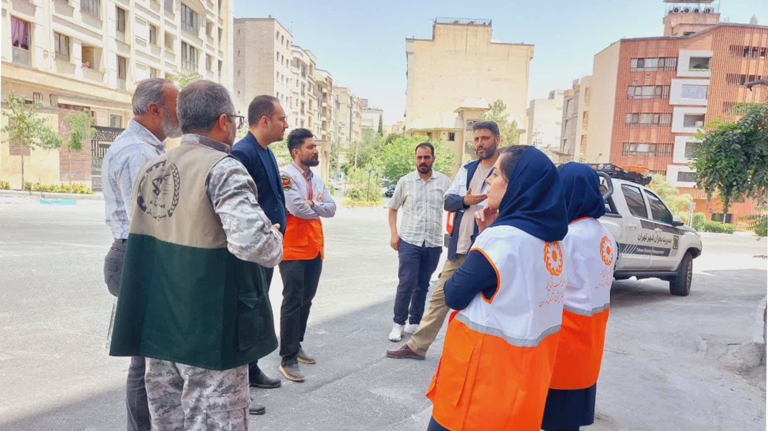 حضور تیم روان شناسی مرکز مشاوره ، استعدادیابی و توانمندسازی پرگاردر ساختمان های آسیب دیده منطقه و ملاقات و حمایت روانی خانواده ها